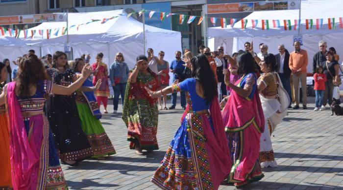 6 (1) (1) (1) (1) (1) (1)